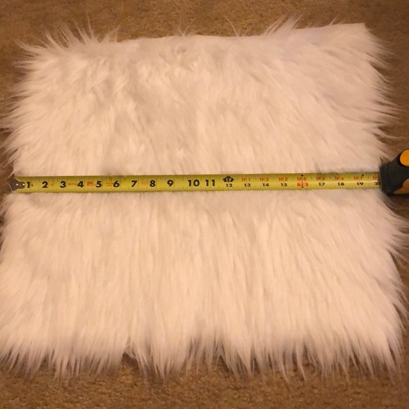 Small faux fur rug. - Picture 4 of 4